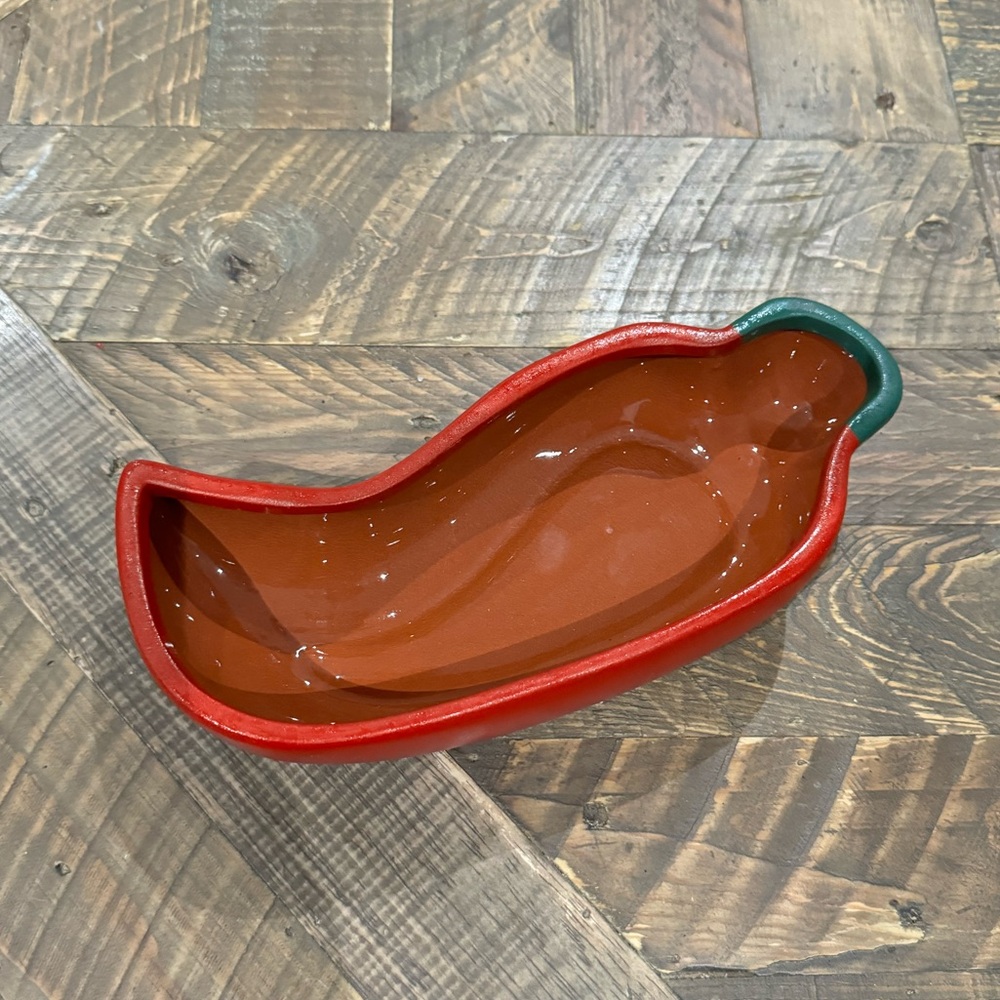 Giftco Pottery Red Chili Pepper Salsa Bowl Serving Dish Matt Out Glossy Inside